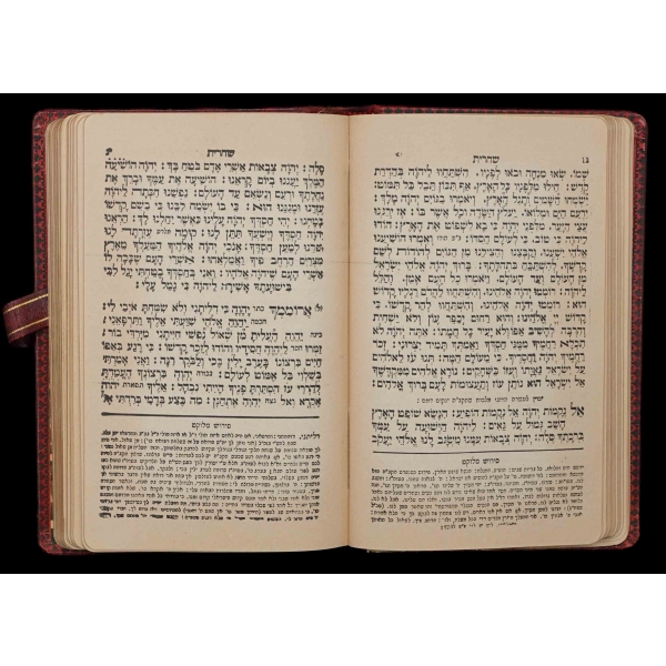 MACHZOR LE YOK KİPPURİM (מחזור יוֹם כִּיפּוּר), Viyana Schlezinger Kitabevi, 5683 (1923) 2. Cilt, 142+338 sayfa...