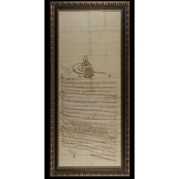 Sivas'ta bulunan Daru'r-raha vaziyesi re's tevliyet batınının akrabalar ve evlad-ı vakıf arasında tevdiyet değiştirmesi ve Kütahya'da bazı köylerin zammetlerinin değiştirilmesi hakkında Sultan II. Mahmud tuğralı berat, çerçevesiyle birlikte 137x63 cm...