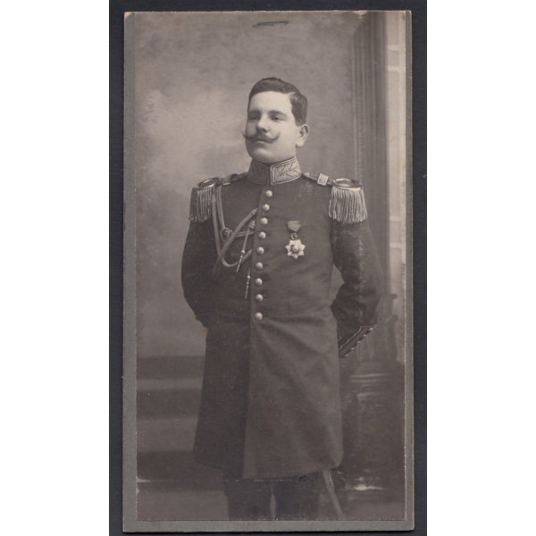 Ali Fuat Cebesoy´un, gençlik yıllarında göğsünde taşıdığı Mecidiye Nişanı ve üniformasıyla aldırdığı kabin fotoğrafı, Paul Zepdji - Salonique, 7,5x14 cm...