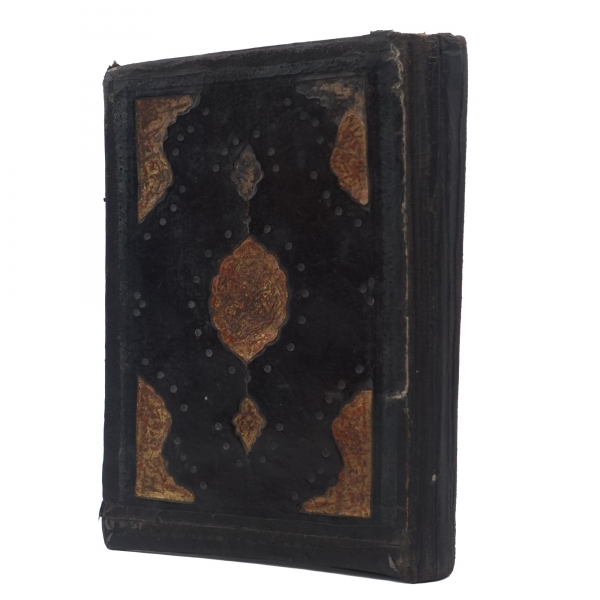 ENAM-I ŞERİF (Sureler, esma-i hüsna, esma-i nebi, hilye-i nebi, dualar), ketebe: Hasan Vehbi Efendi talebesi Seyyid Ahmed Nazifi, 1225, serlevhalı, tüm sayfaları tahrirli altın cetvelli, sure başları altın levhalı, ketebe sayfası tezyinatlı, şemseli köşebentli deri dönem cildinde, 172 sayfa, 14x9 cm...