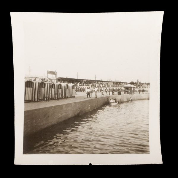 Suadiye Plajı´nın farklı noktalarından alınmış dört adet fotoğraf, 6x6 cm...