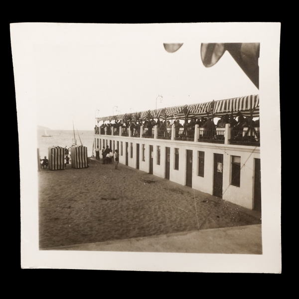Suadiye Plajı´nın farklı noktalarından alınmış dört adet fotoğraf, 6x6 cm...