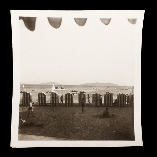 Suadiye Plajı´nın farklı noktalarından alınmış dört adet fotoğraf, 6x6 cm...