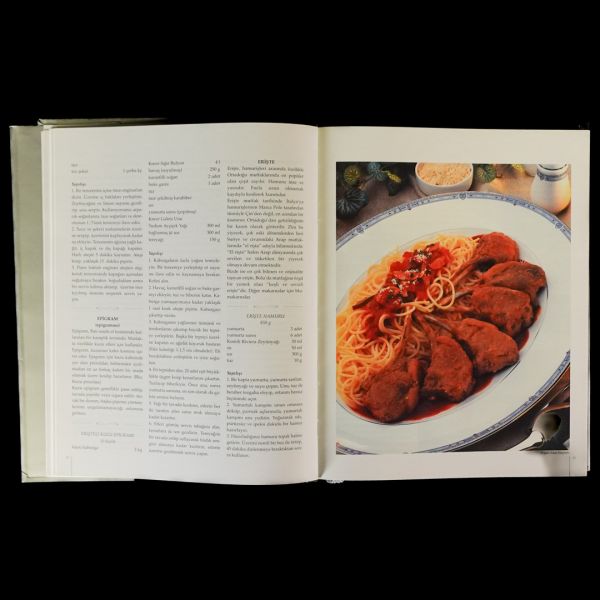 ŞEFİN SOFRASI, UBF Foodsolutions, 407 sayfa, 29x23 cm...