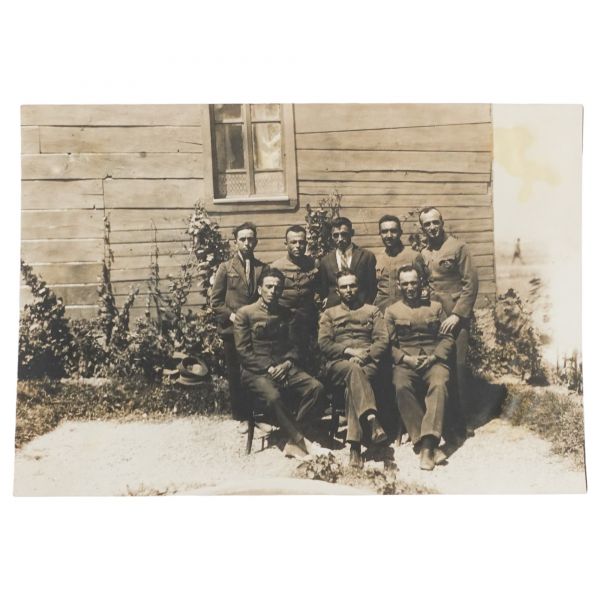 Aralarında Fevzi Uçaner, Ferruh Şahinbaş, Ali Resmi Tufan ve Ziya Zeyrek´in de yer aldığı bir grup subayın toplu hatıra fotoğrafı, 17x12 cm...