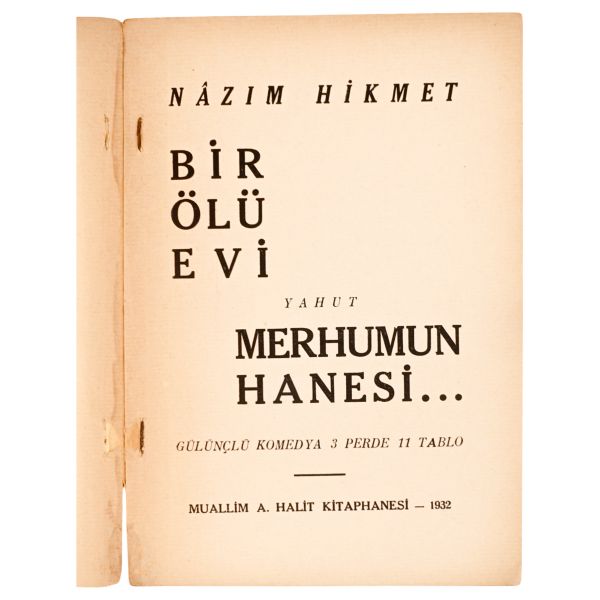 BİR ÖLÜ EVİ YAHUT MERHUMUN HANESİ... (Gülünçlü Komedya: 3 Perde - 11 Tablo), Nâzım Hikmet, 1932, Muallim A. Halit Kitaphanesi, 94 sayfa, 15x21 cm...