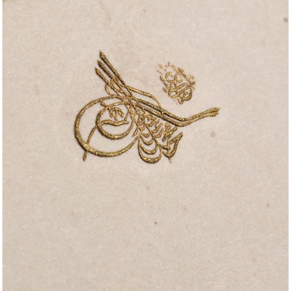 Sultan V. Mehmed Reşad´a ait şahsi kartvizit, beyaz zemin üzerine altın yaldız, gofre tuğralı, 11x4,5 cm...