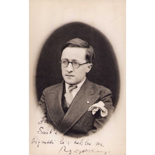 Osmanlı Kültür ve Medeniyetine Dair Eserleriyle Meşhur Tarihçi Reşad Ekrem Koçu'dan İthaflı ve İmzalı Fotoğraf, 8x13 cm