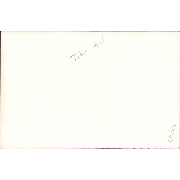 Tekin Aral'dan İmzalı Fotoğraf, 1982 tarihli, 19x13 cm